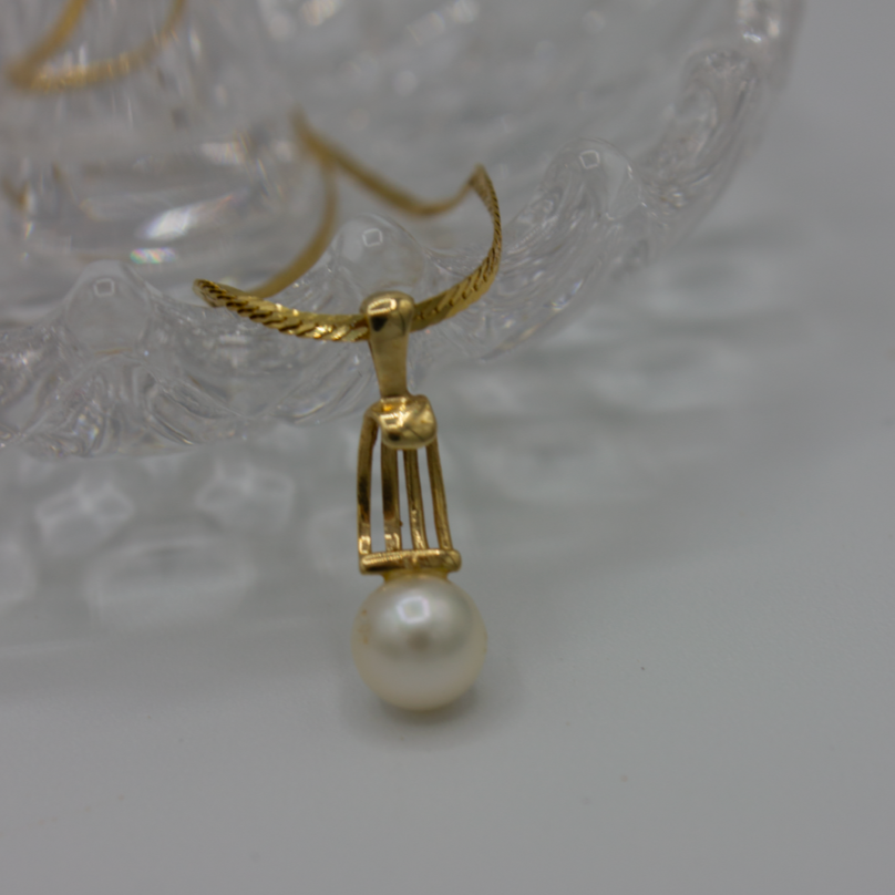 Vintage Pearl Pendant